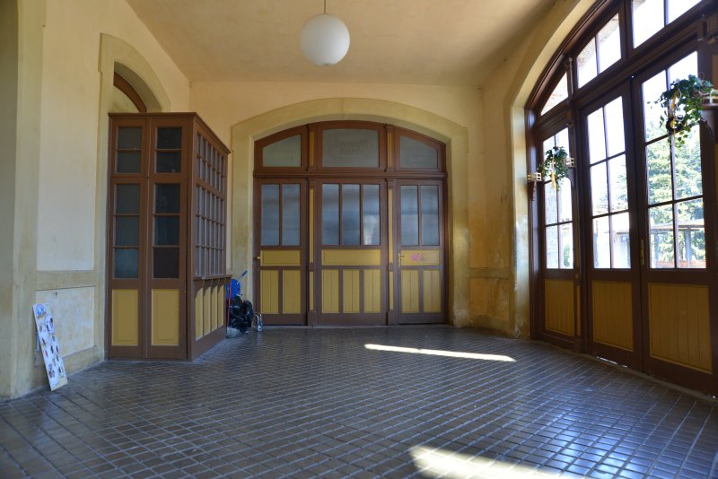 Honig im Kopf DrehorteToblach Bahnhof Honig im Kopf DrehorteToblach Bahnhof